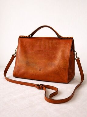 ⭐️SOLD Y2K Caramel Leather Satchel Minimal Luxury Crossbody Bag